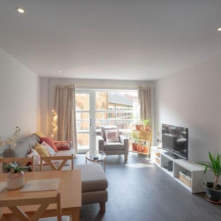 Gorgeous Spacious 2 Bed 2 Bath Apartment Leicester Exterior photo