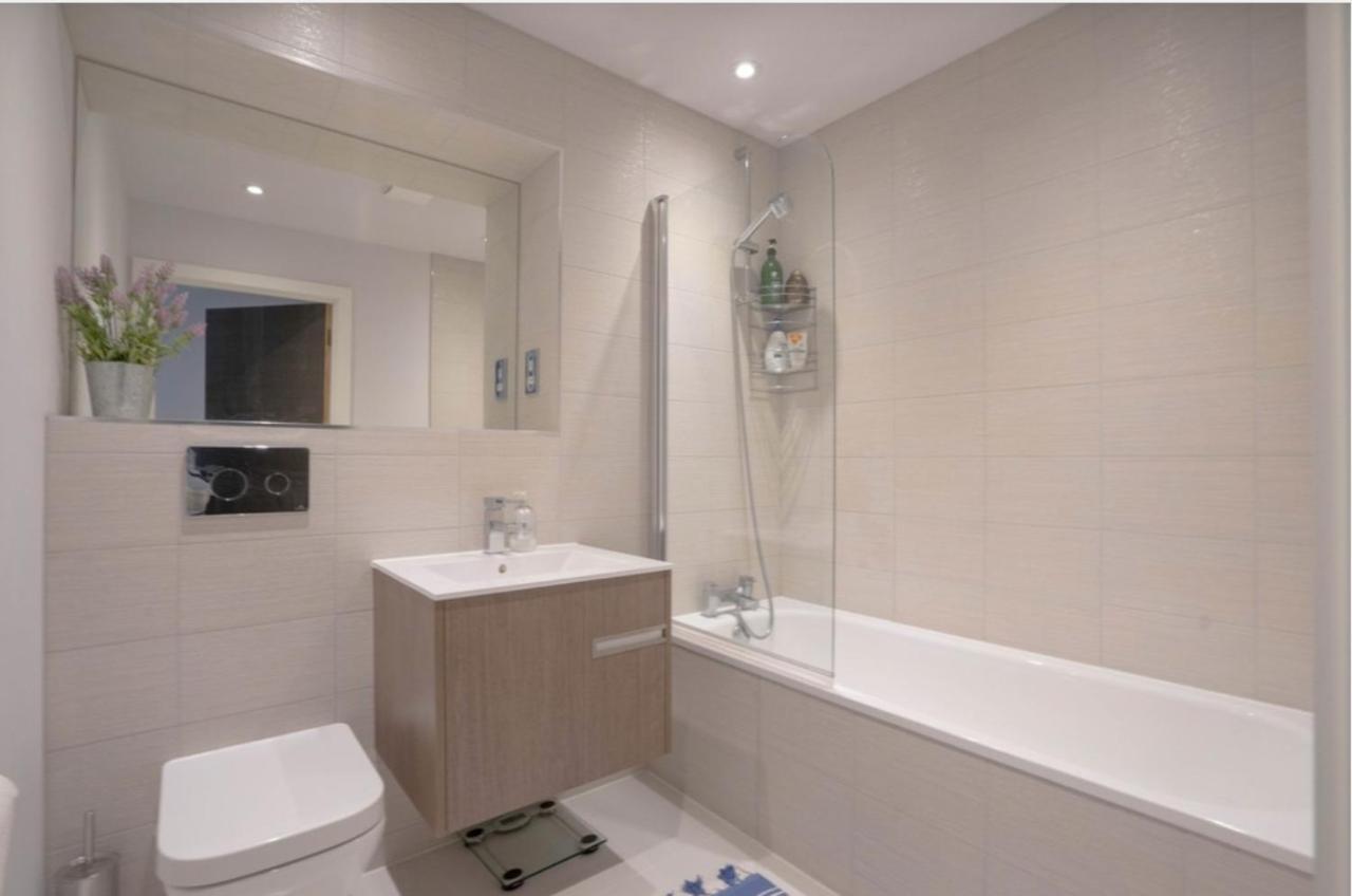 Gorgeous Spacious 2 Bed 2 Bath Apartment Leicester Exterior photo